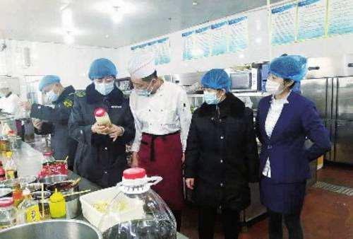 蘭州西固區(qū)市場監(jiān)管局多舉措提升食品安全監(jiān)管 筑牢‘舌尖上的安全’防線